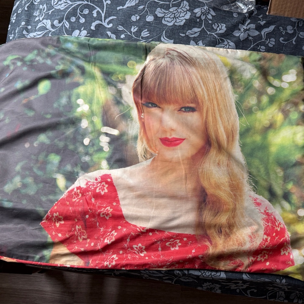Taylor Swift Rare Standard Pillowcase